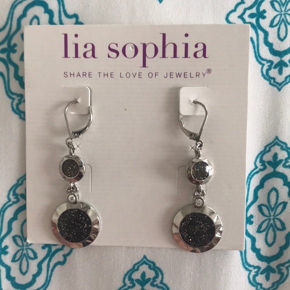 Dangle earrings - Picture 1 of 1